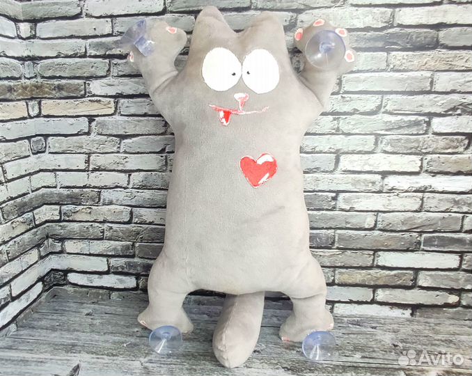 Кот на присосках саймон