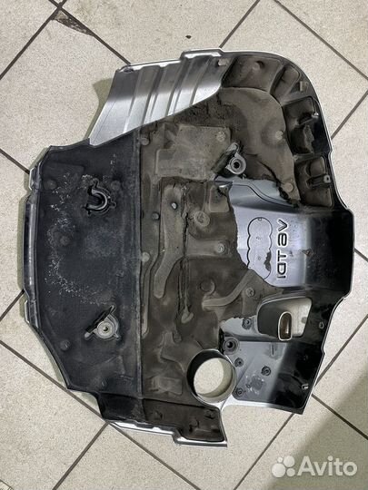 Декоративная крышка двигателя Audi Q7