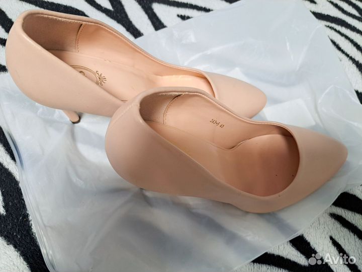 Бежевы лодочки 40размер