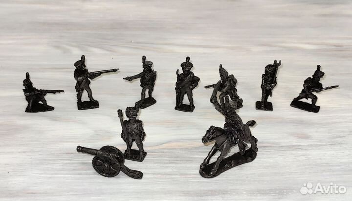 Металлические солдатики 