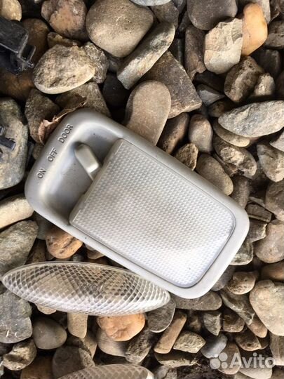 Toyota vitz плафон подсветка