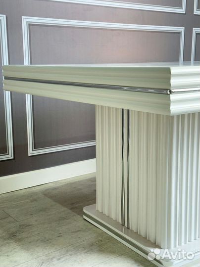 Обеденный стол