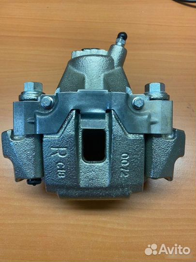 Суппорт тормозной задний правый Toyota