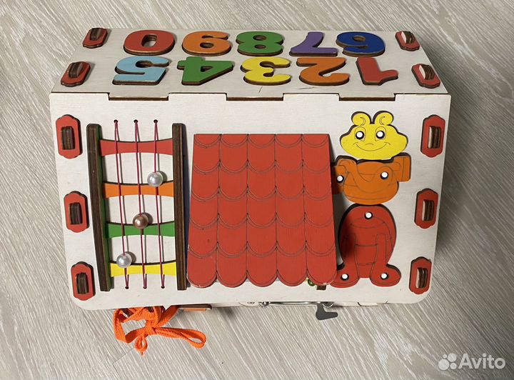 Бизиборд домик