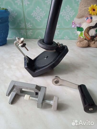 Приспособление для наматывания пряжи в клубочки