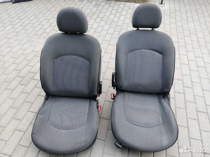 Сиденья передние Пежо 206