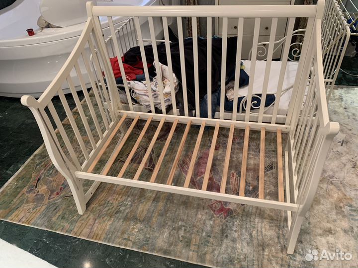 Кровать детская деревянная с матрасом