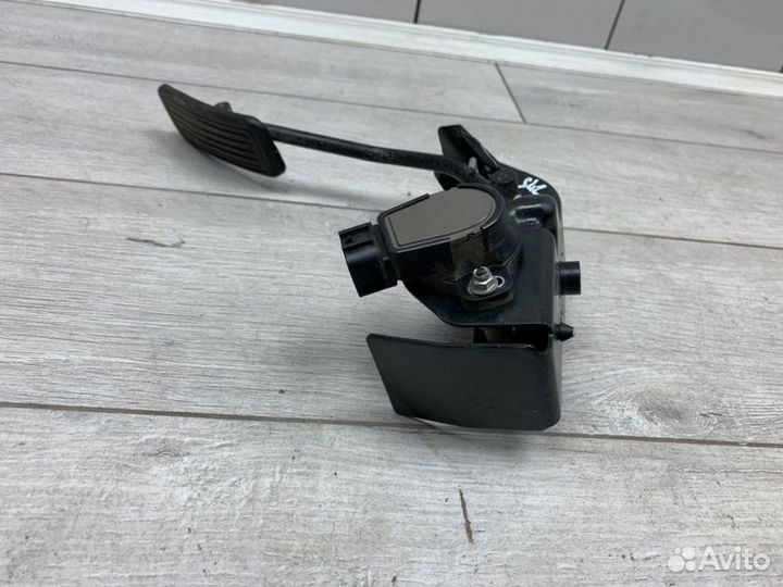 Педаль газа Toyota Avensis универсал 3ZZ-FE 2008