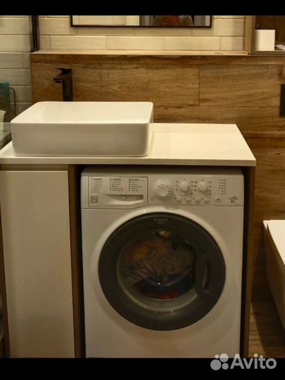 Раковина с боковым сливом