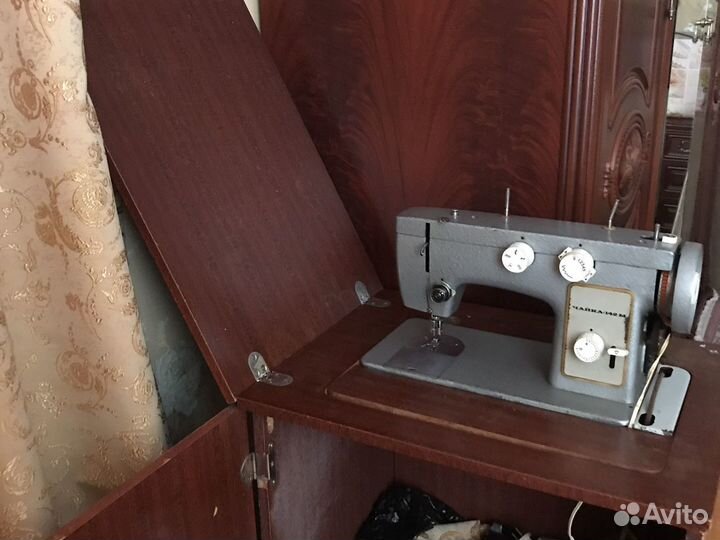 Швейная машина чайка 142м