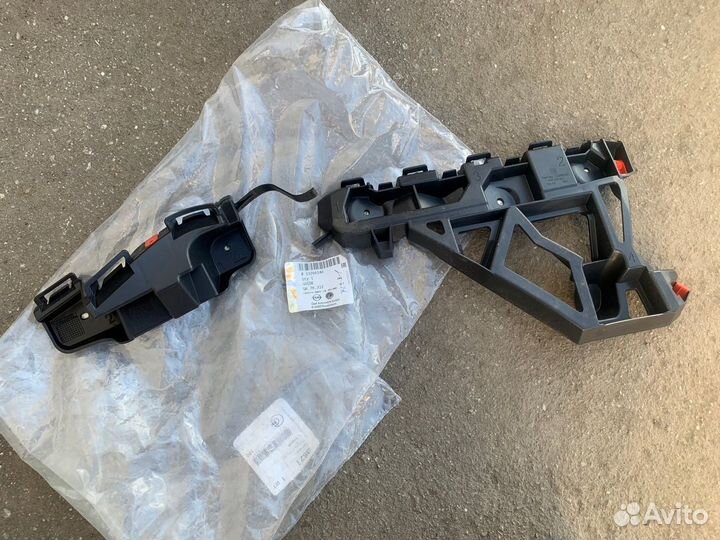 Направляющая заднего бампера правая Astra J