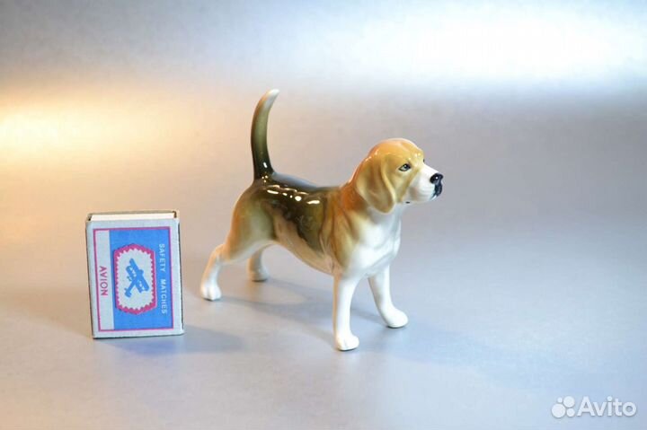 Бигль фарфоровая статуэтка