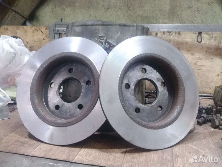 Продам задние тормозные диски