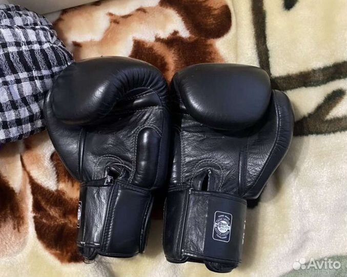 Боксерские перчатки twins 12