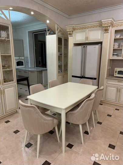 Кухонный стол и стулья