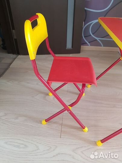 Детский стол со стулом