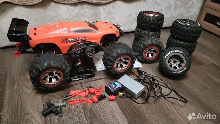 Машина на радиоуправлении 1/8 Traxxas summit
