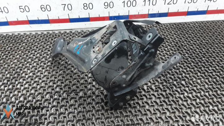 Замок капота Mercedes-Benz C-Класс