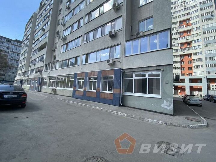 Торговое помещение в плотной застройке