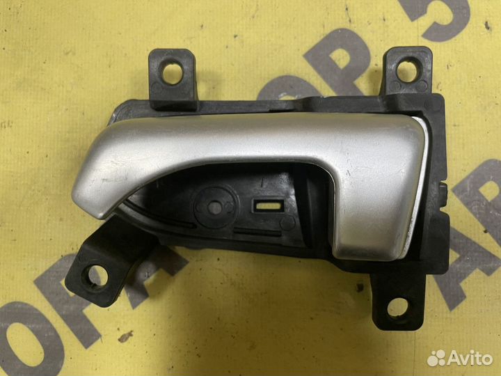 Ручка задняя левая внутренняя Kia Sportage 3