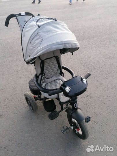 Трехколесный велосипед с ручкой