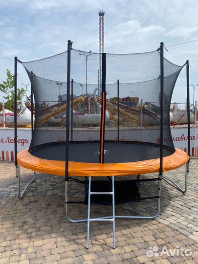 Батут с защитной сеткой