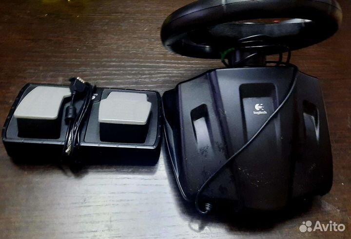 Игровой руль с педалями logitech