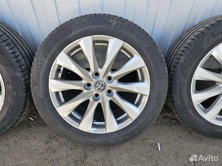 Колеса Toyota на новых Pirelli R17/215/55