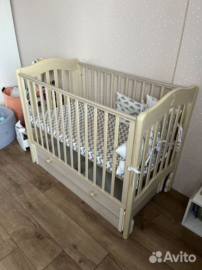 Кроватка детская + комод Гандылян