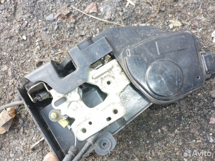 Замок двери передний правый hyundai elantra 3 xd