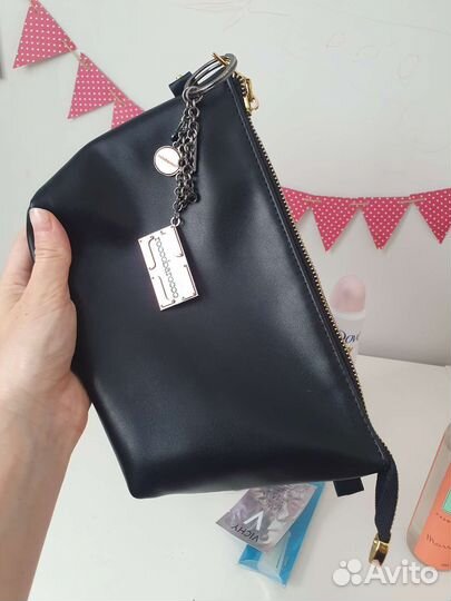 Косметика пакетом с косметичкой