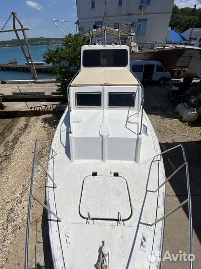 Прогулочный катер моторное судно