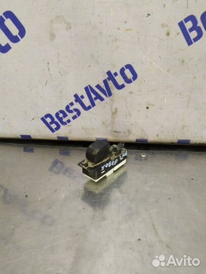 Кнопка стеклоподъемника задняя левая Great Wall