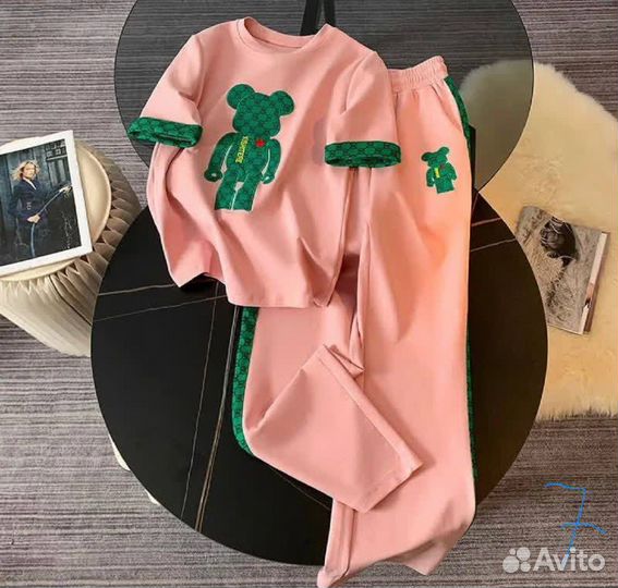 Женские костюмы kaws