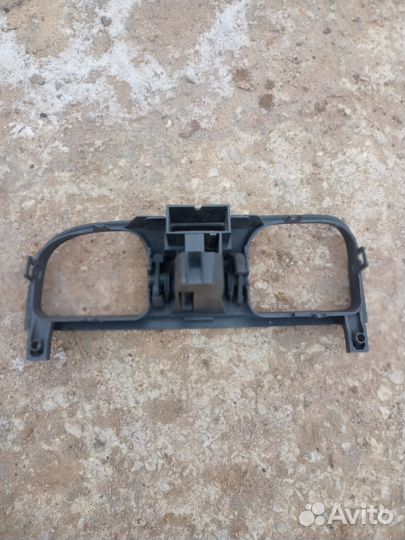 Консоль под Дефлектор воздушный центральный Volvo