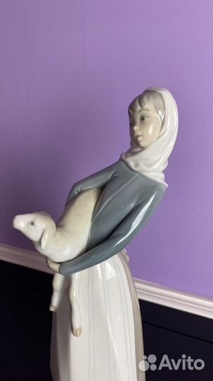 Редкая статуэтка Ладро Испания. Девушка с ягненком