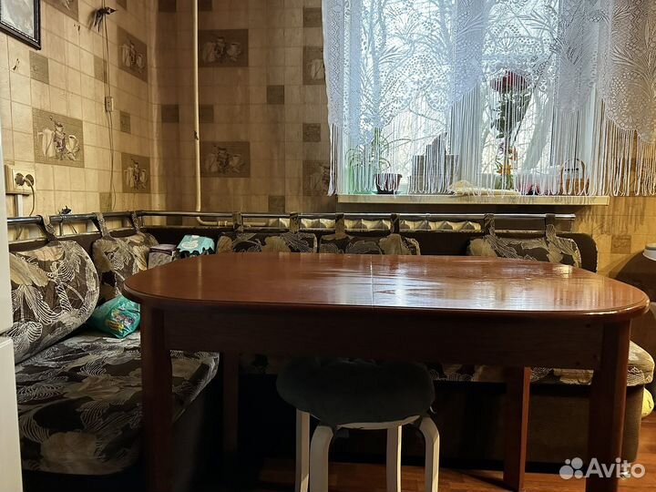 Кухонный стол и уголок куханный