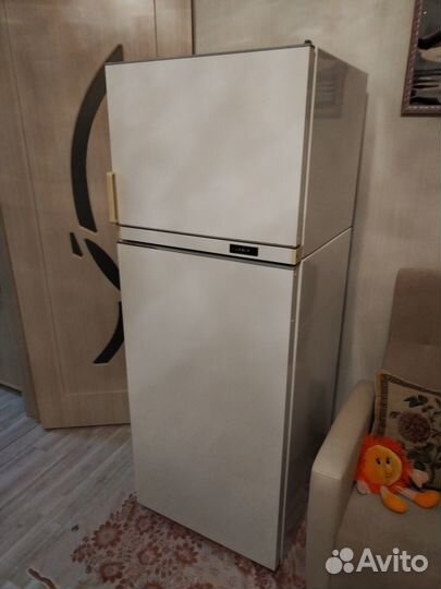 Холодильник двухкамерный