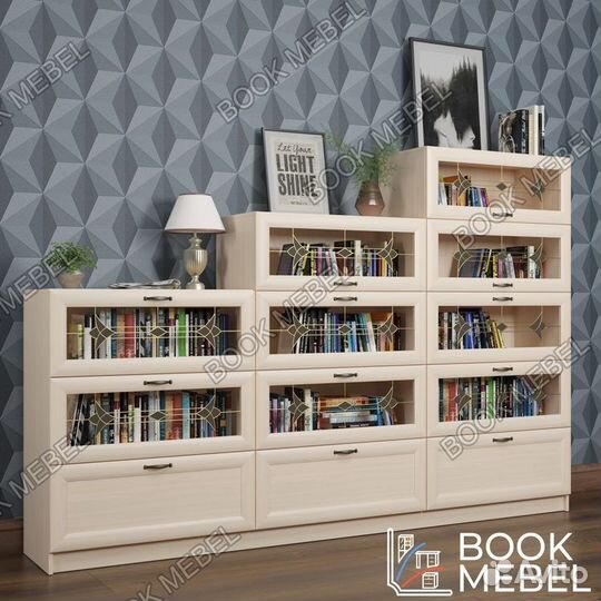 Стеклянный шкаф горка с откидными дверками