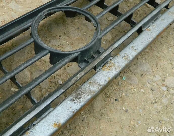 Решетка радиатора VW Golf 2 (дефект)