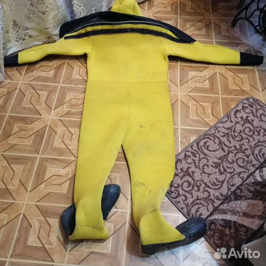 Сухой гидрокостюм