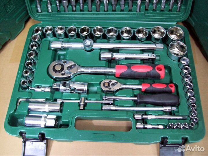 94 предмета Набор инструментов для автомобиля