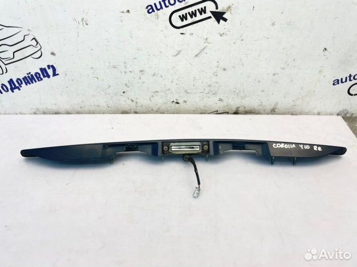 Накладка на крышку багажника задняя Toyota Corolla