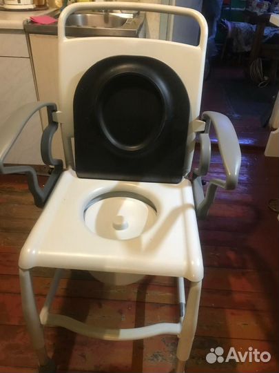 Санитарный стул для инвалидов