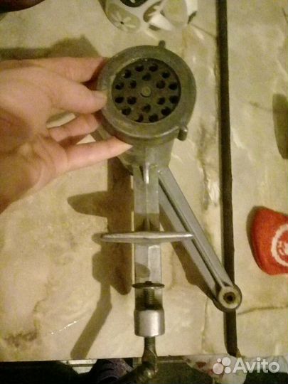 Мясорубку(pучную)