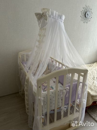 Детская кроватка с маятником