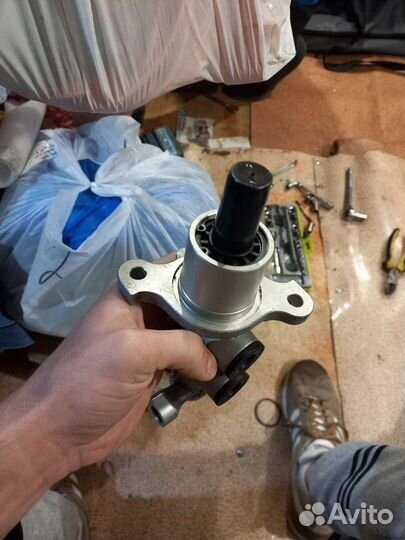 Главный тормозной цилиндр с ABS