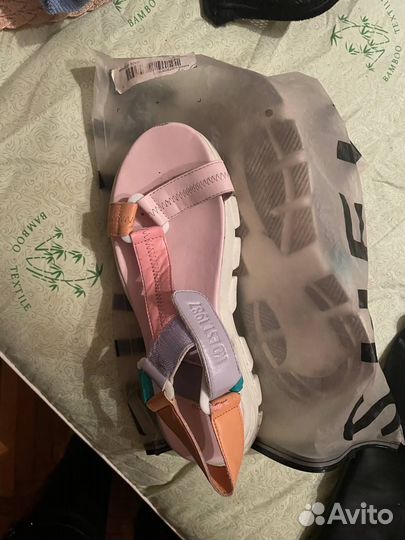 Сумки, постельное белье,обувь,шляпа пляжная