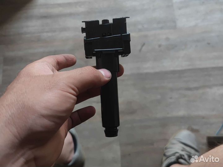 Омыватель фары правый Toyota Camry v55