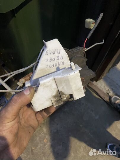 Замок двери киа